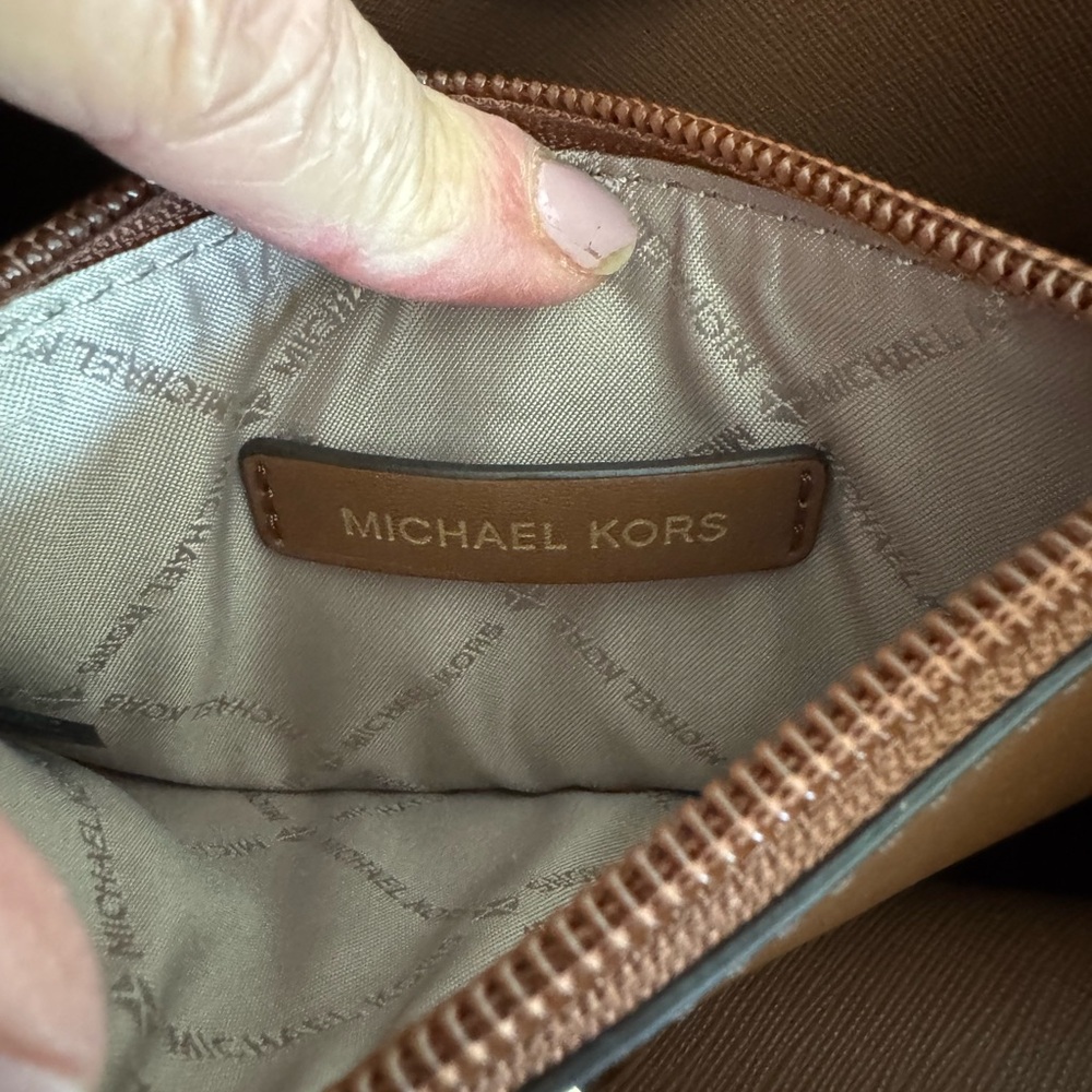 Michael Kors Pratt medium brown signature logo shoulder bag - Picture 5 of 12